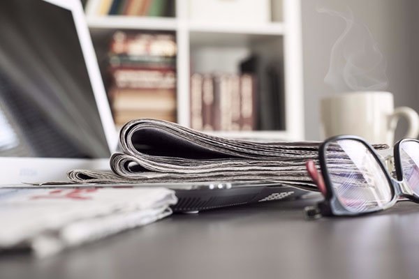 將要整列的零件隨意放到整列機(jī)治具板，然后加以各 01